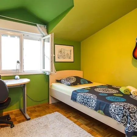 House With A Parking Space Kastel Luksic, - 14110 Сasa de vacaciones
